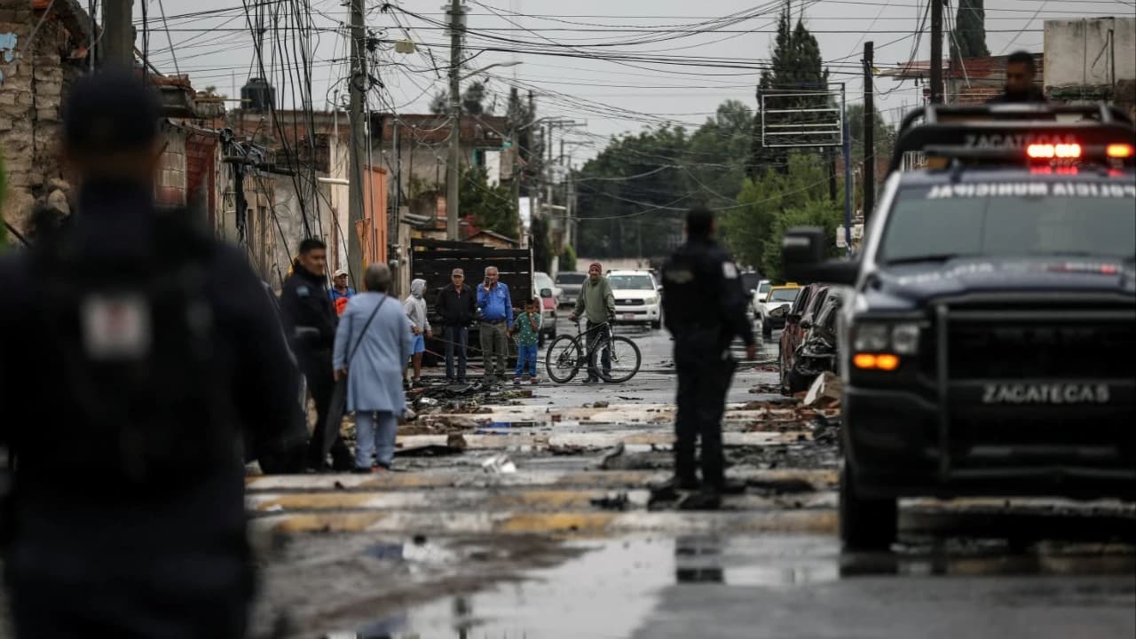 Meksika'da karakola bomba yüklü araçla saldırı: 10 yaralı