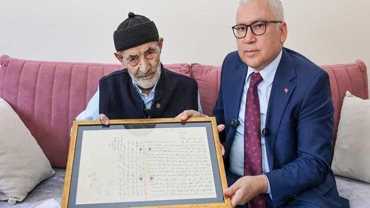 Savaş dönemine ait 113 yıllık "emanet mektuplar" sahiplerine teslim edildi