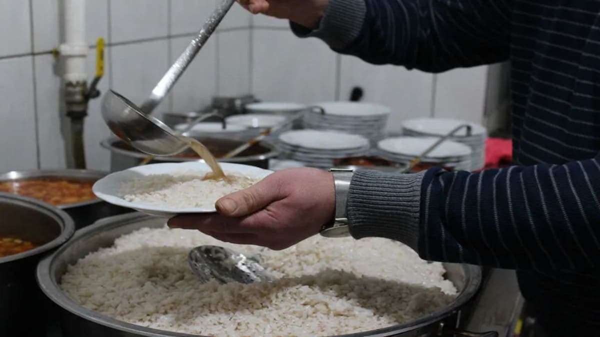 PİLAV YAPARKEN BUNU YAPIN: DİBİ HİÇ TUTMUYOR