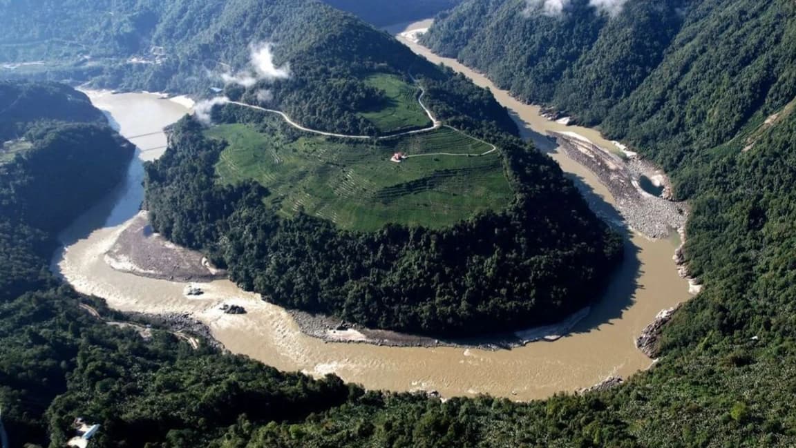 Tibet’te doğal baraj çöktü: Dev su kütlesi Nepal’e ilerliyor