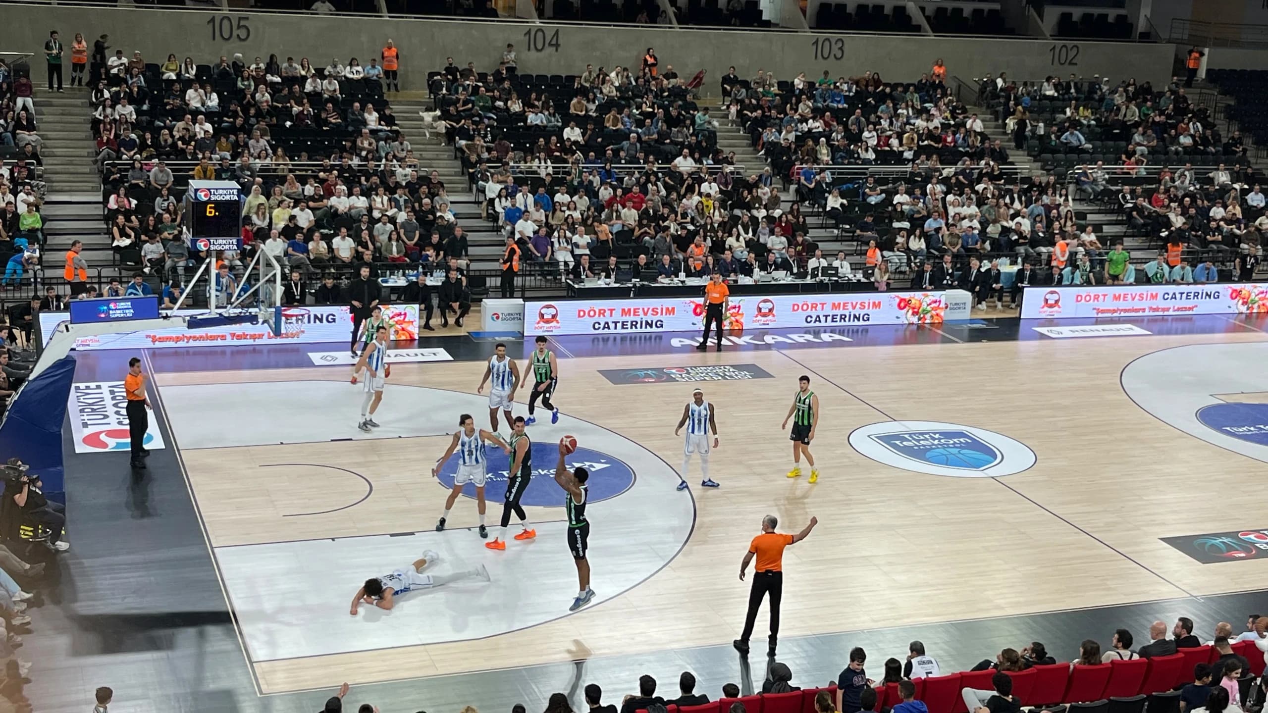 Türk Telekom, Yukatel Denizli Basket'i 97-76 mağlup etti