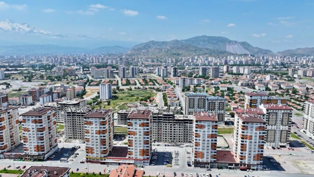 Kocasinan’da kentsel dönüşüm hız kesmiyor: Hedef baştan aşağı yenilemek
