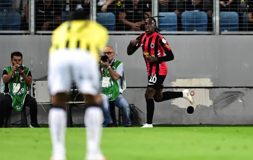 GENÇLERBİRLİĞİ, FENERBAHÇE'Yİ 2-1 MAĞLUP ETTİ: İRFAN CAN EĞRİBAYAT YILDIZLAŞTI