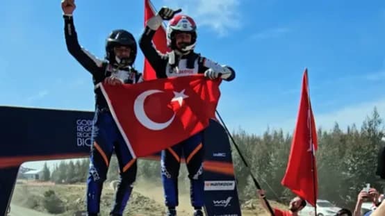 Ali Türkkan tarihe geçti: Dünya şampiyonu İstanbul’da çiçeklerle karşılandı