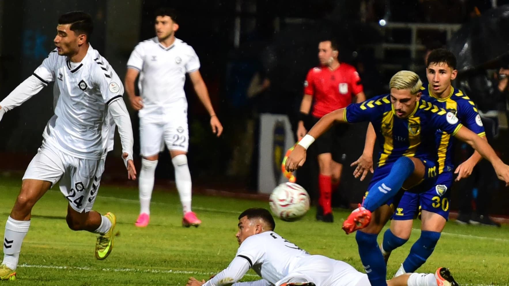 İzmir derbisinde kazanan Altay: İlk galibiyetini aldı
