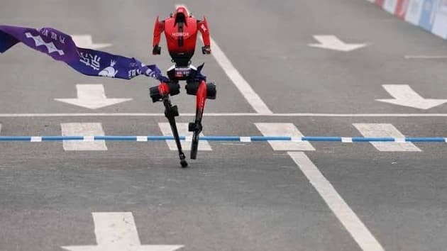 Tek şarjla 42 kilometre: Dört ayaklı robot maratonu tamamladı