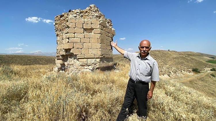 Büyük bölümü yıkılan tarihi kümbet için koruma talebi