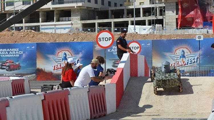 TEKNOFEST’te öğrencilerin zorlu parkurda mücadelesi