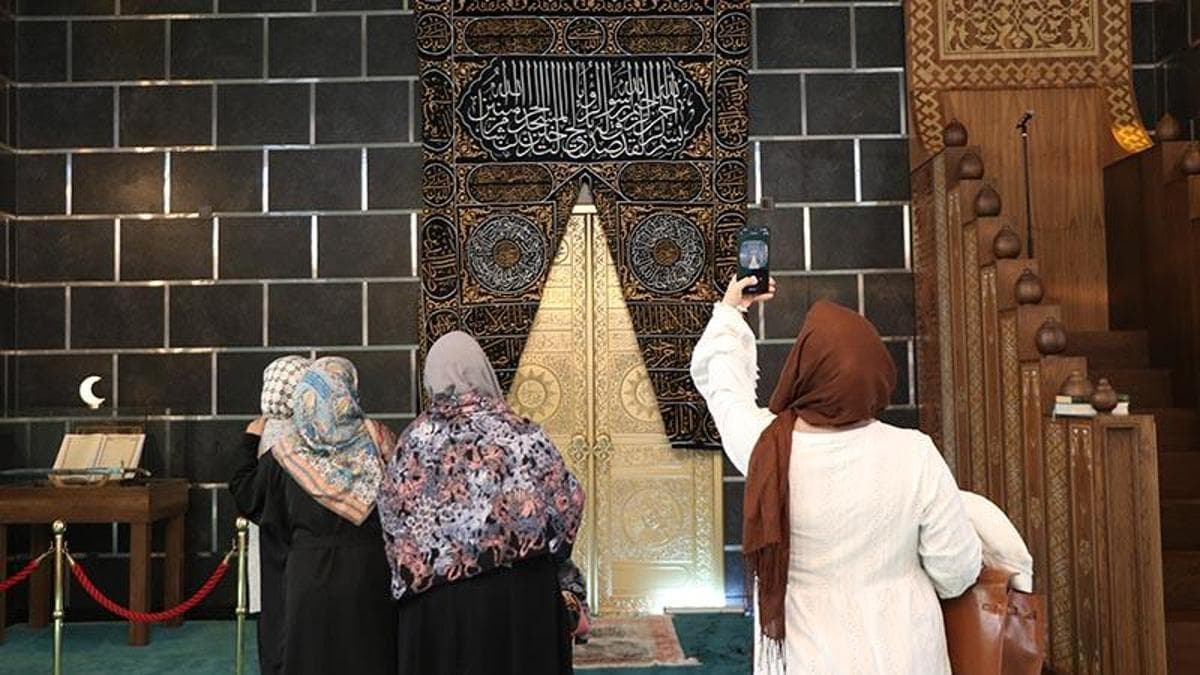 Mihrabıyla dikkat çeken camiye ilgi