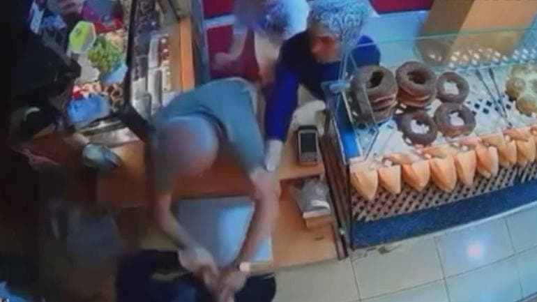 Bağcılar'da iş yeri sahibiyle tahliye anlaşmazlığı yaşayan kadın, çocuklarının yanında darbedildi