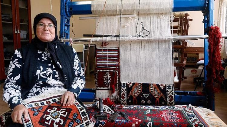 8 yaşında tezgahın başına geçti, 61'inde mirasını geleceğe taşıyor