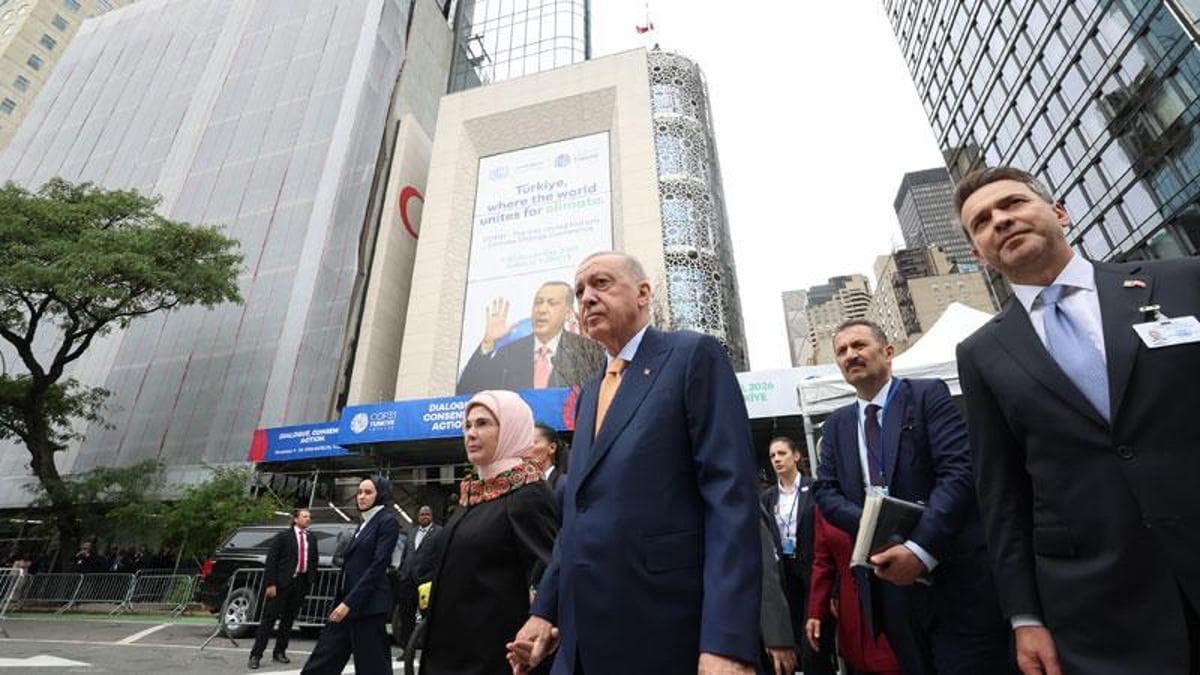 Cumhurbaşkanı Erdoğan ve eşi Emine Erdoğan, BM Genel Merkezi'ne yürüdü