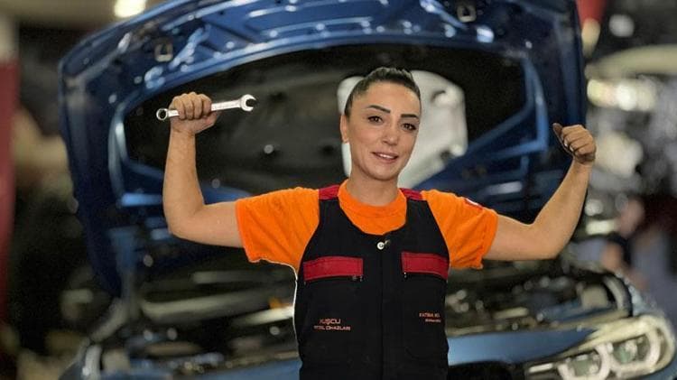 Fatma, muhasebeci olarak girdiği sanayide motor ustası oldu