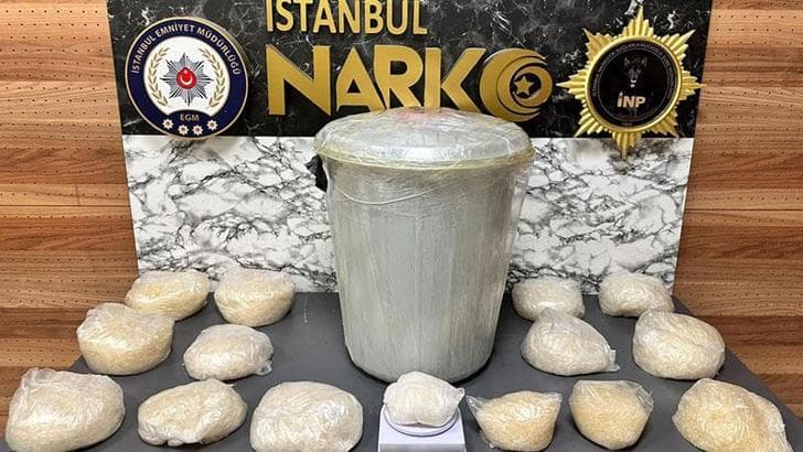 İstanbul'da 3 ilçede düzenlenen operasyonlarda 898 kilogram uyuşturucu madde ele geçirildi