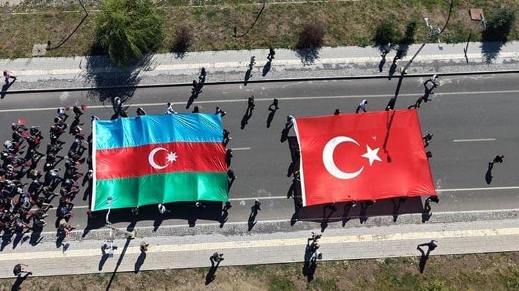 Kars'ta Karabağ şehitleri için 'İki Devlet Tek Yürek' yürüyüşü