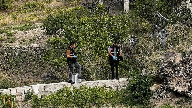 Babasının kucağındayken üzerine kaya parçası düşen çocuk, ağır yaralandı