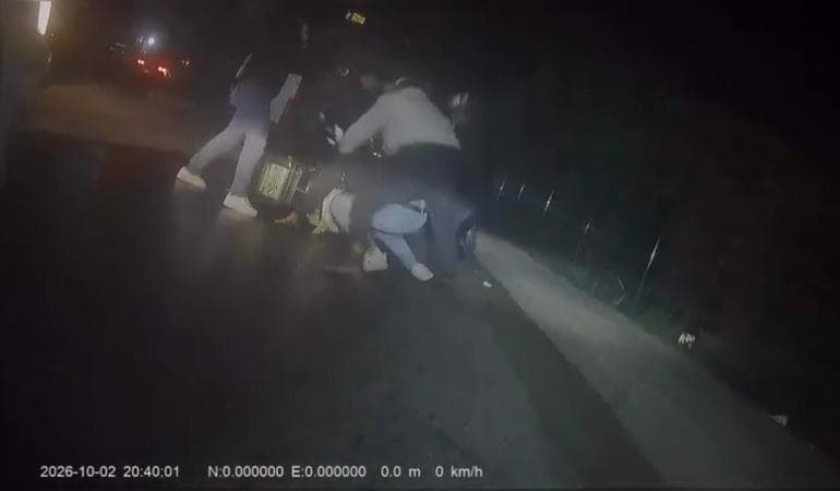 Sarıyer’de ablasıyla ilişkisine karşı çıkan motokuryeyi tekme tokat darbetti; başına kaskla vurdular