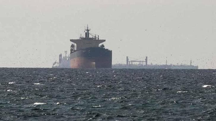 UKMTO: Hürmüz Boğazı'nda bir tanker kaynağı bilinmeyen mühimmatla vuruldu