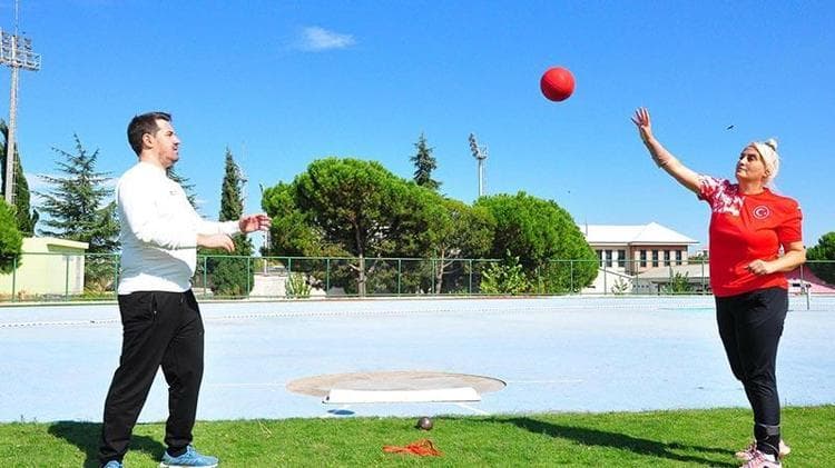 Dünya şampiyonasına, 20 yıl sonra spora döndürdüğü eşiyle hazırlanıyor