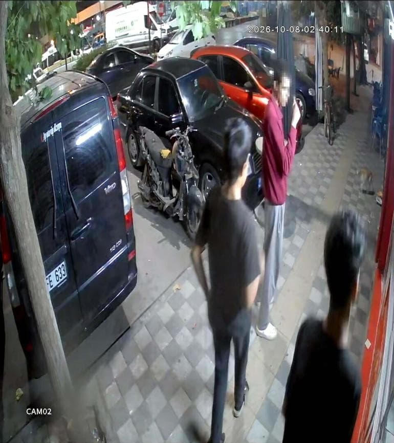 Manisa'da restoranda hırsızlık kamerada
