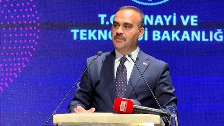 Bakan Kacır'dan uzay meraklılarına halk günü daveti