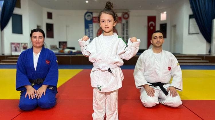 6 yaşındaki Miray sayesinde anne ve babası judoya başladı