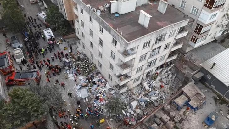 Maltepe'de 3 katı çöken binaya ilişkin bilirkişi ön raporu: 2 kez verilen yıkım kararı uygulanmamış