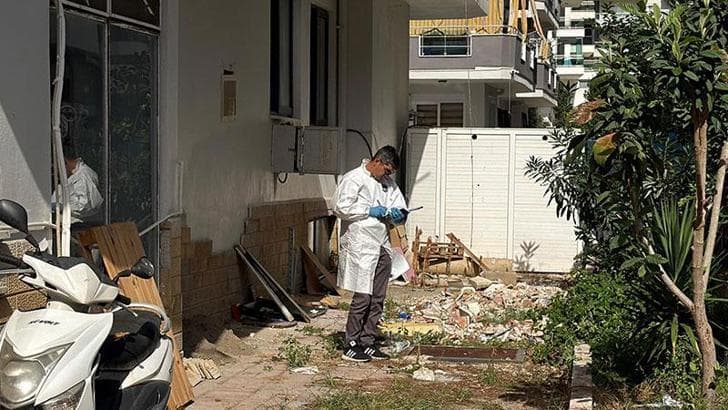 Kız kardeşini balkondan atıp, tabancayla yaşamına son verdi