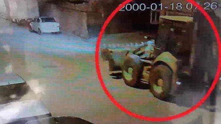 Kepçeyle Roma dönemine ait kaideyi çalan 3 şüpheli yakalandı