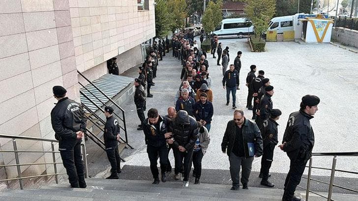 Yasa dışı bahis operasyonunda, hesaplarında 7,1 milyar lira para hareketi tespit edilen 78 şüpheli tutuklandı