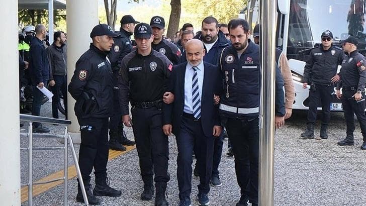 Milas Belediyesi'ne operasyonda Başkan Topuz ve oğlu da dahil 20 şüpheli adliyede