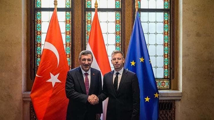 Cumhurbaşkanı Yardımcısı Yılmaz, Macaristan Başbakanı Magyar ile görüştü