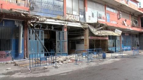 Ümraniye'de sanayi sitesinde iş yerinin balkonu çöktü: 3 yaralı