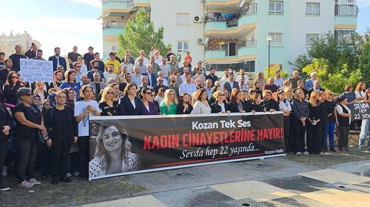 Bir araya gelip Sevda Dinler’in öldürülmesine tepki gösterdiler