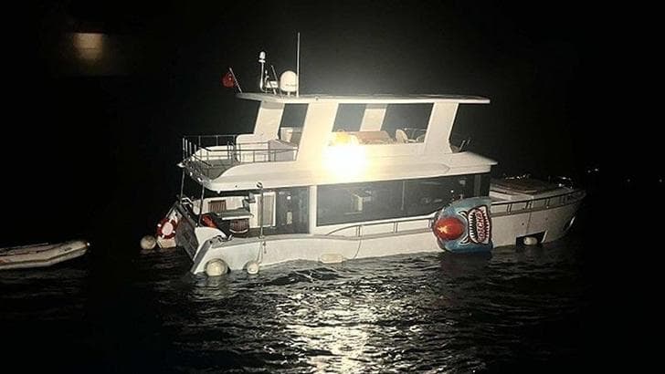 Su alıp batma tehlikesi geçiren teknedeki 2 kişi kurtarıldı