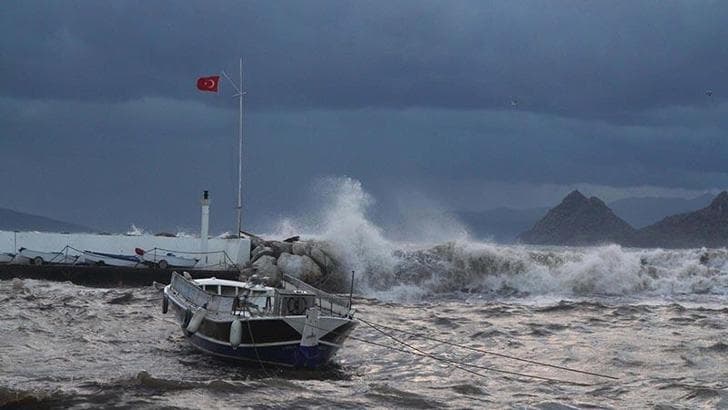 Bodrum’da feribot seferlerine fırtına engeli