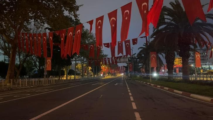İstanbul'da 29 Ekim Cumhuriyet Bayramı nedeniyle bazı yollar trafiğe kapatıldı