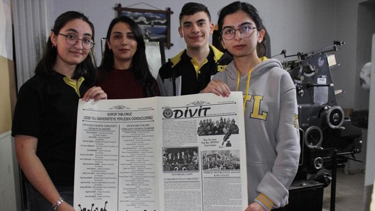 Kars’ta lise öğrencilerinden Cumhuriyet Bayramı’na özel gazete