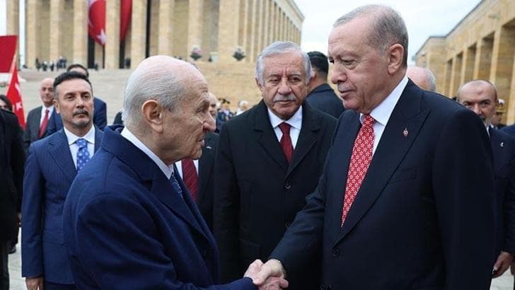 Cumhurbaşkanı Erdoğan'dan 'KAAN' desenli kravat tercihi