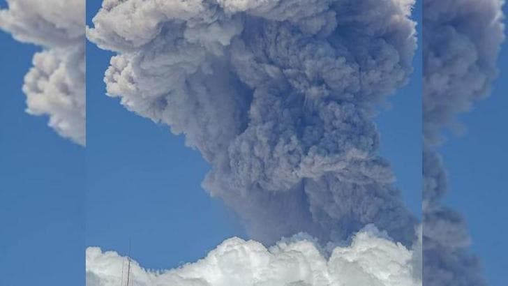 Filipinler'deki Mayon Yanardağı’nda patlama meydana geldi