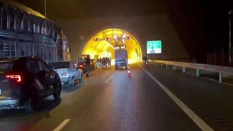 Kuzey Marmara Otoyolu'nda tünelde TIR yangını